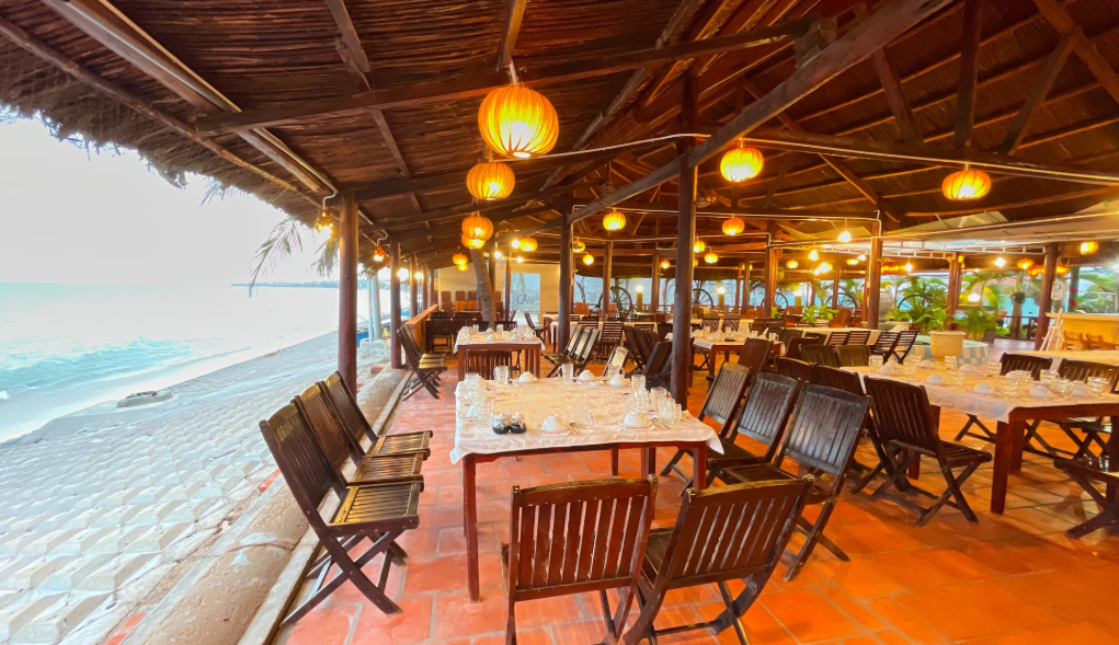 Hỏi giá hải sản của nhà hàng trước khi gọi để tránh phát sinh chi phí