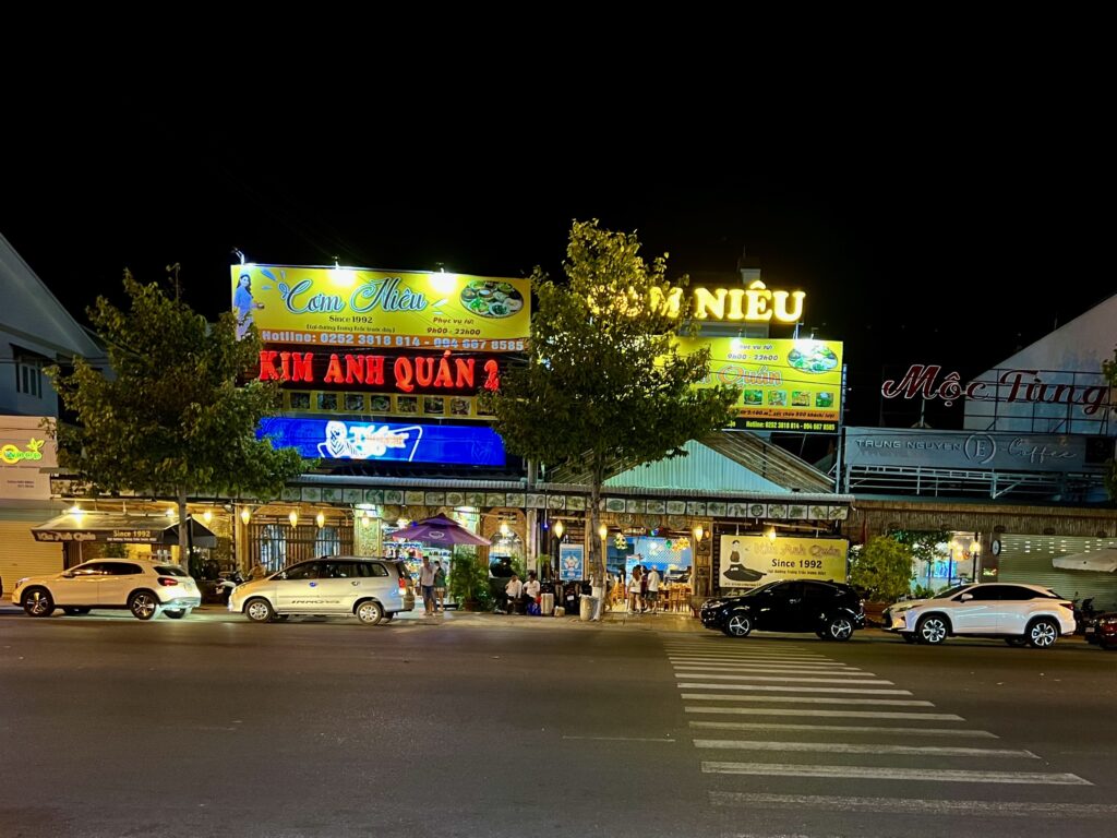 Kim Anh là quán cơm niêu lâu đời nổi tiếng tại khu vực