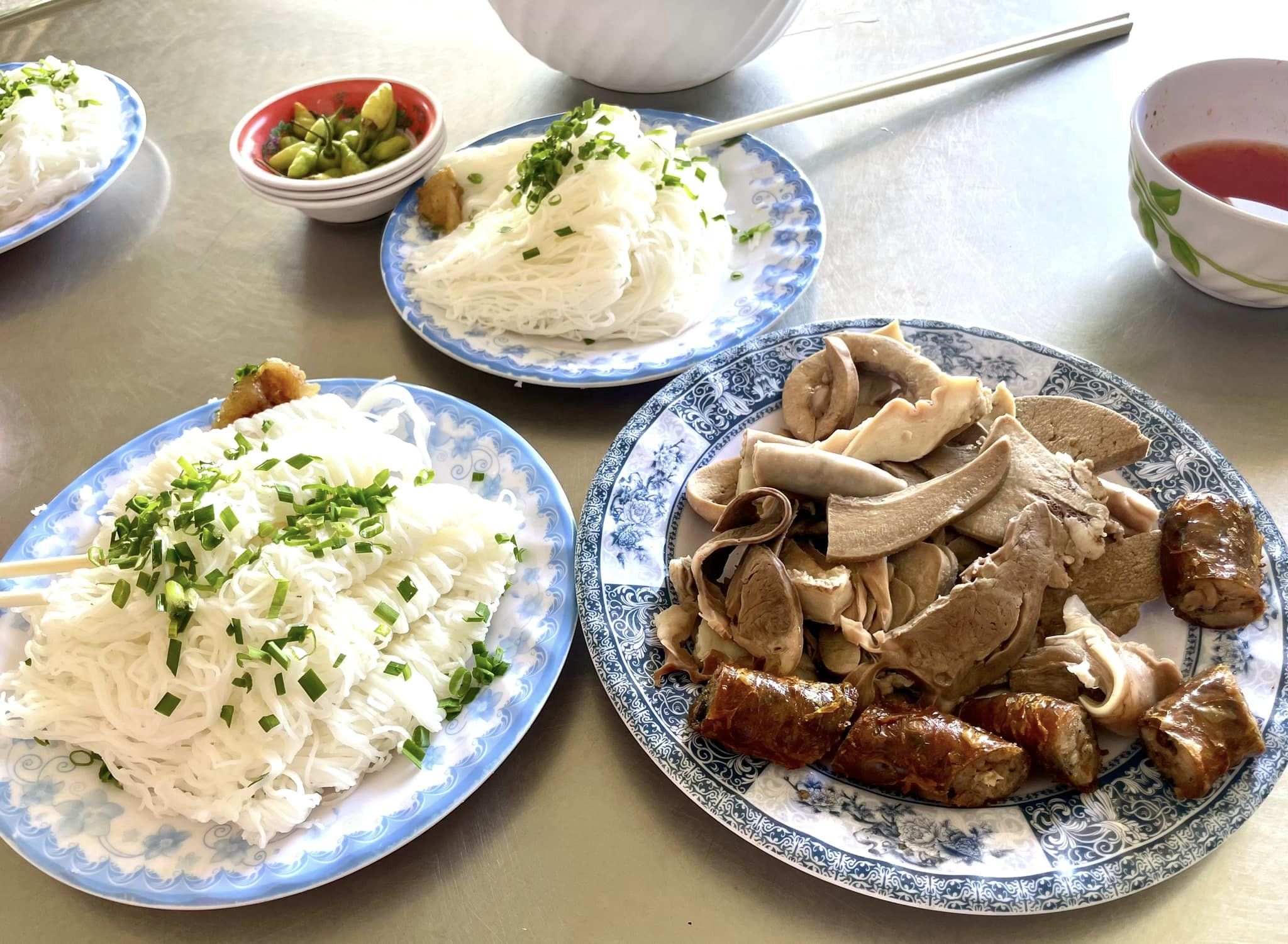 Bánh hỏi lòng heo Huyền - đặc sản Phan Thiết