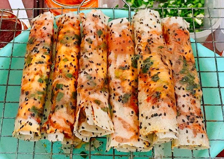 Bánh tráng nướng giòn tan là món ăn vặt Vũng Tàu cực hot về đêm