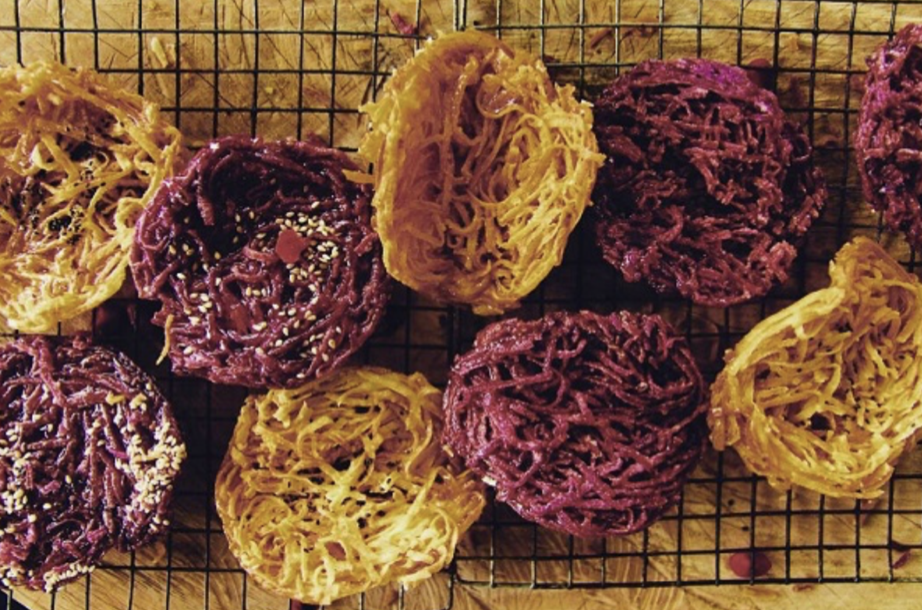 Bánh rế Phan Thiết với nhiều màu sắc và phù hợp mua về làm quà cho gia đình