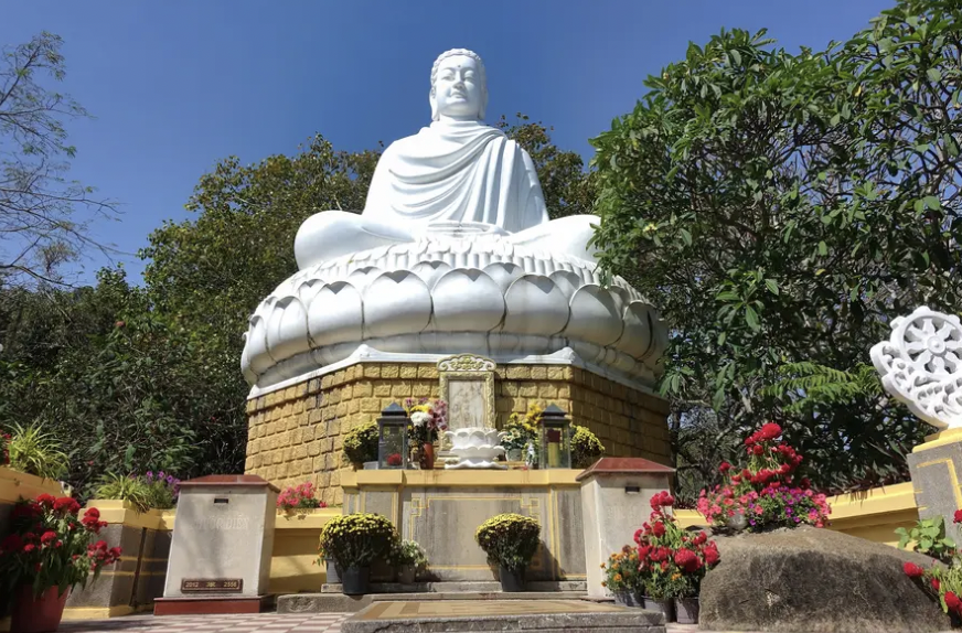 Thích Ca Phật Đài, hay còn tên khác là tượng Kim thân Phật Tổ